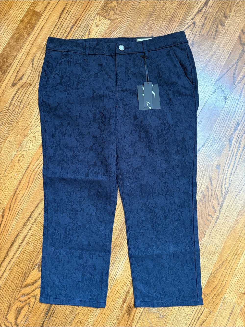 NWT Simply Vera Vera Wang Dark Blue Textured Capris - Size 14